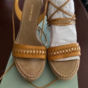 Gianni Bini Yellow and Gold Heels size 8.0